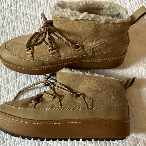 Boots - Picture 6 of 15